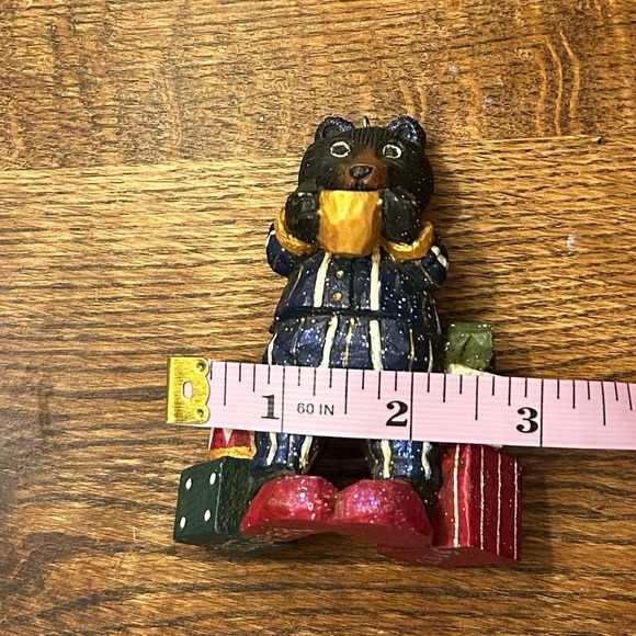 Bear Ornament drinking Coffee in Pajamas Jasper Wyoming 2006 Signed “RS” - Picture 12 of 12